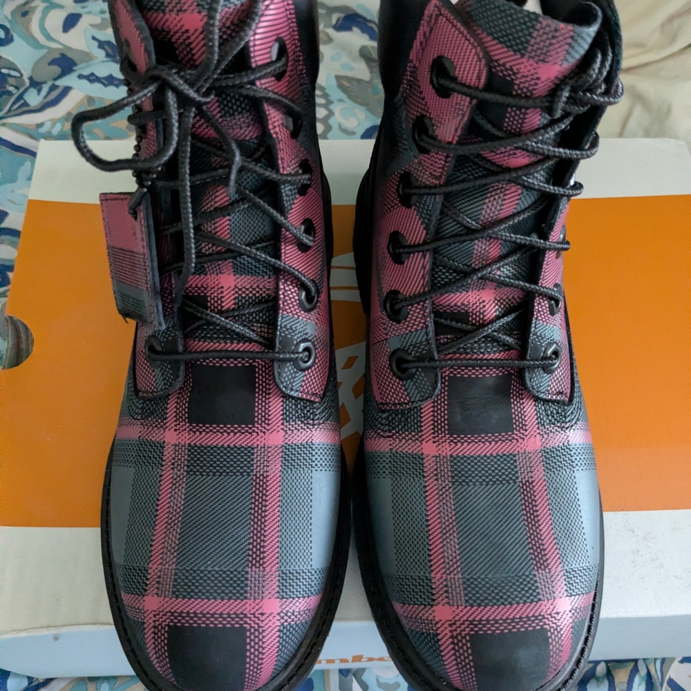 Rare* - NWOT - Plaid Pink and Grey Lace-Up Timberland Boots 🥾 - Picture 2 of 3